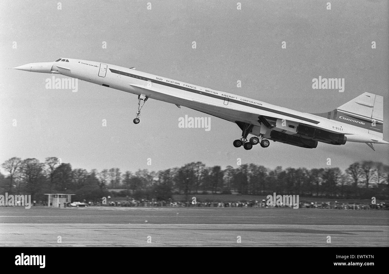 The first flight of UK-built Concorde prototype 002 from Filton near Bristol to RAF Fairford  piloted by Brian Trubshaw on 9th April1969 Stock Photo