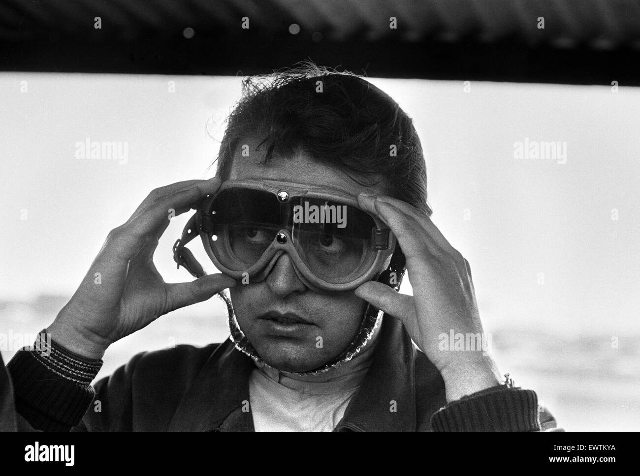 British Grand Prix Formula One motor racing at the Aintree Circuit near Liverpool. Giancarlo Baghetti testing out his goggles.  15th July 1961. Stock Photo