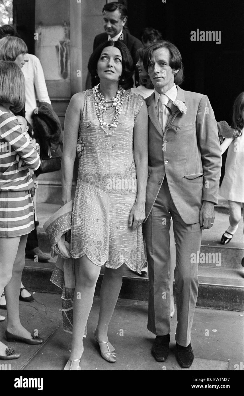 Maxime de la Falaise, weds John McKendry, Curator of Prints at the Metropolitan Museum in New York, pictured at Chelsea Register Office, London, 6th July 1967. The wedding was attended by her daughter Louise de la Falaise (left of picture). Stock Photo