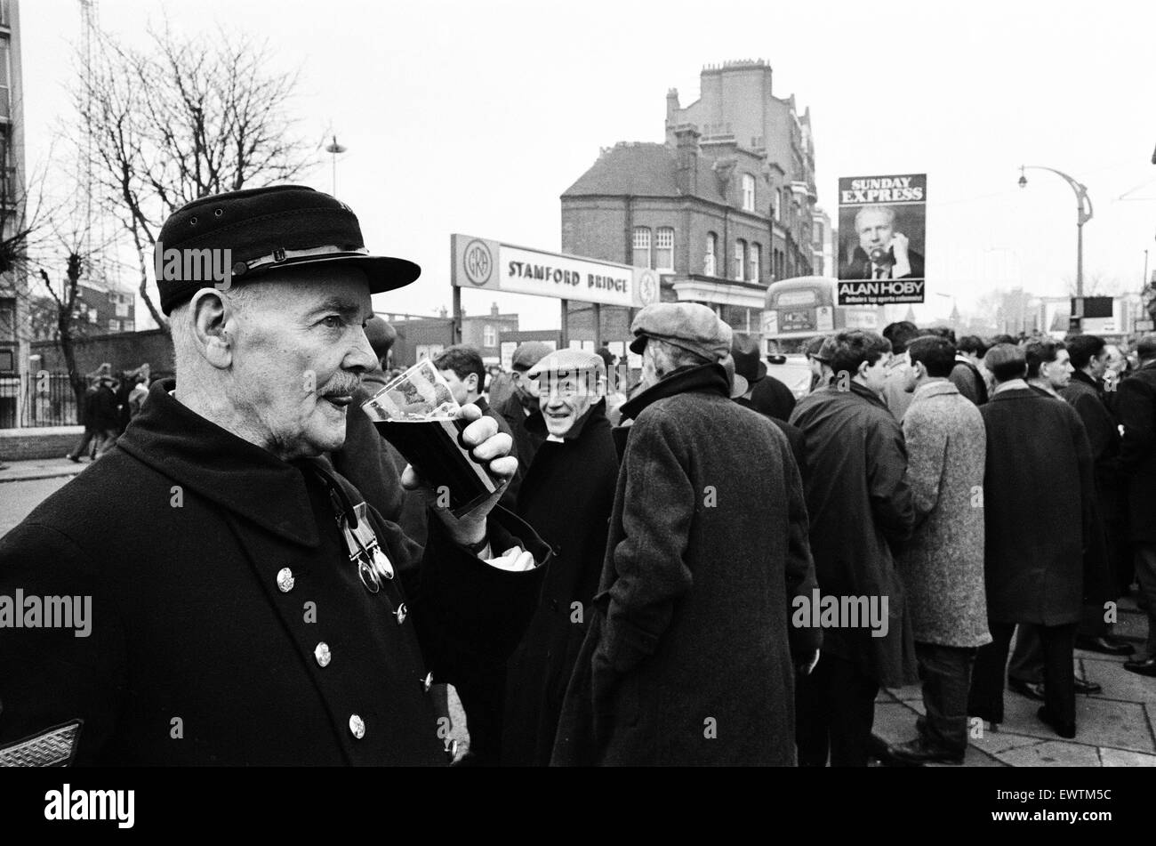 Scenes outside Stamford Bridge stadium on the day of a match between Chelsea v Tottenham Hotspur, FA Cup 5th round. 83 year old George Smith a Colour Sergeant Chelsea Pensioner having a pint before the match. 20th February 1965. Stock Photo