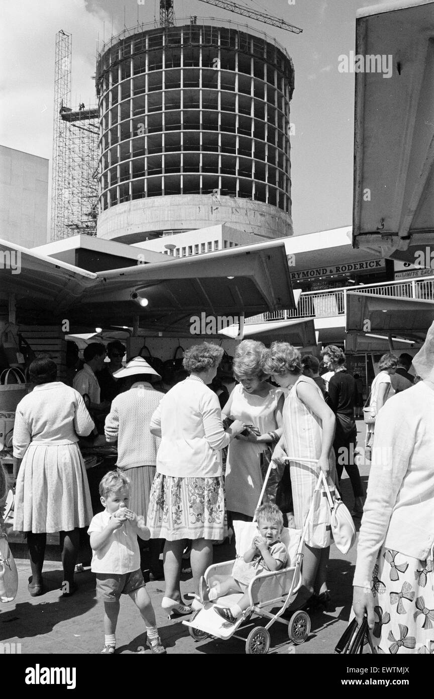 Bullring Open Air Market, Shopping Centre and Rotunda, Birmingham, 27th July 1963. Stock Photo
