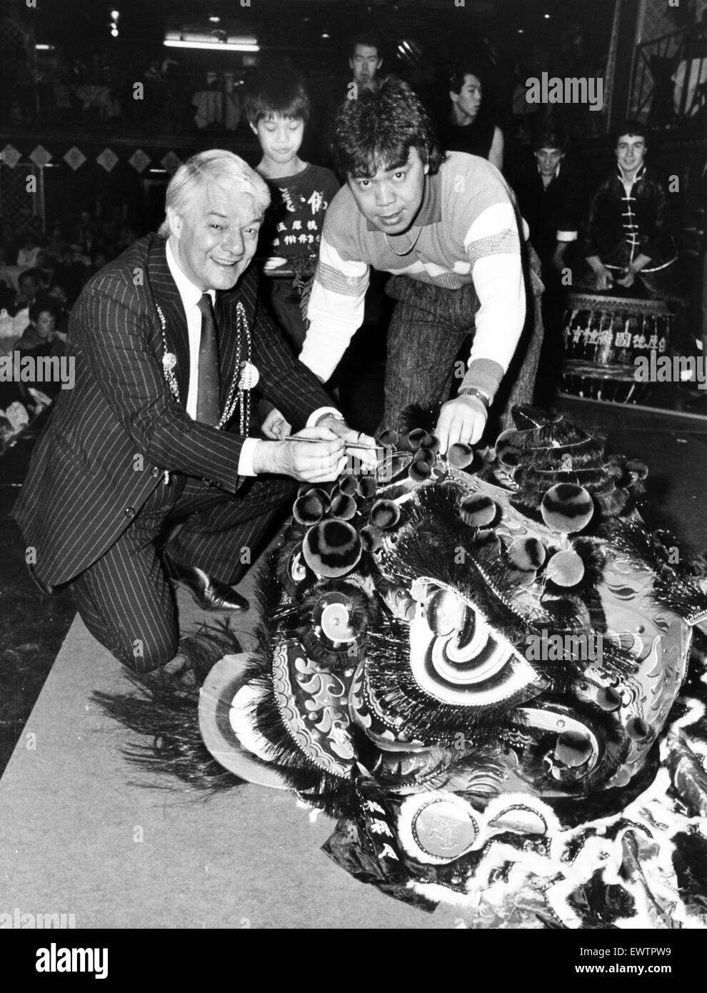 Lord Mayor Councillor Roy Burgess 'wakens the lion' with the help of Edmund Ng at the start of three day celebrations narking the beginning of the Year of the Tiger. at the Mayfair Ballroom. 9th February 1986. Stock Photo
