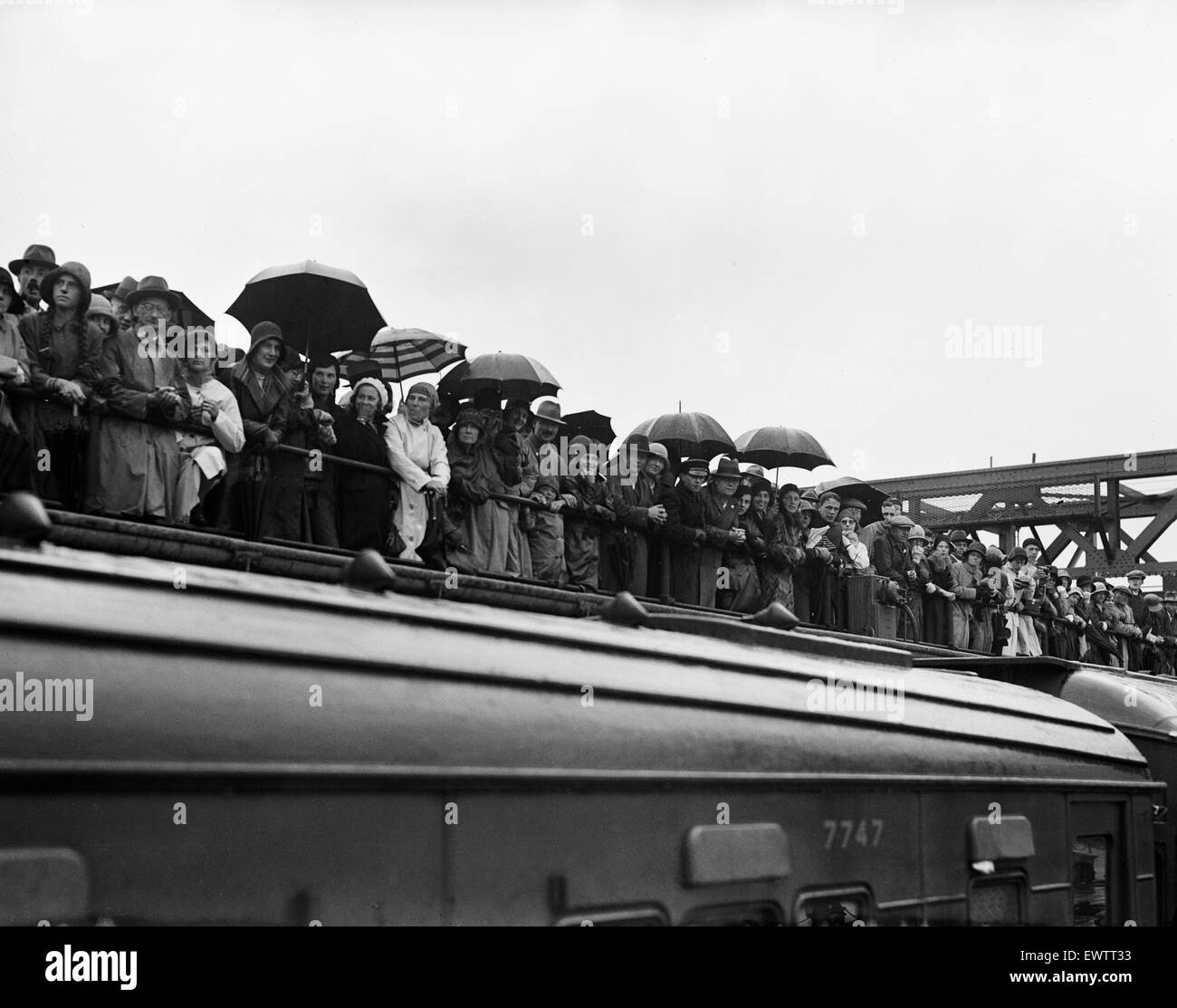 Visit of Mohandas 'Mahatma' Gandhi, leader of the  Indian independence movement in British-ruled India, to Britain in 1931. Here crowds gathered at Folkestone as they await his arrival. 12th September 1931. Stock Photo