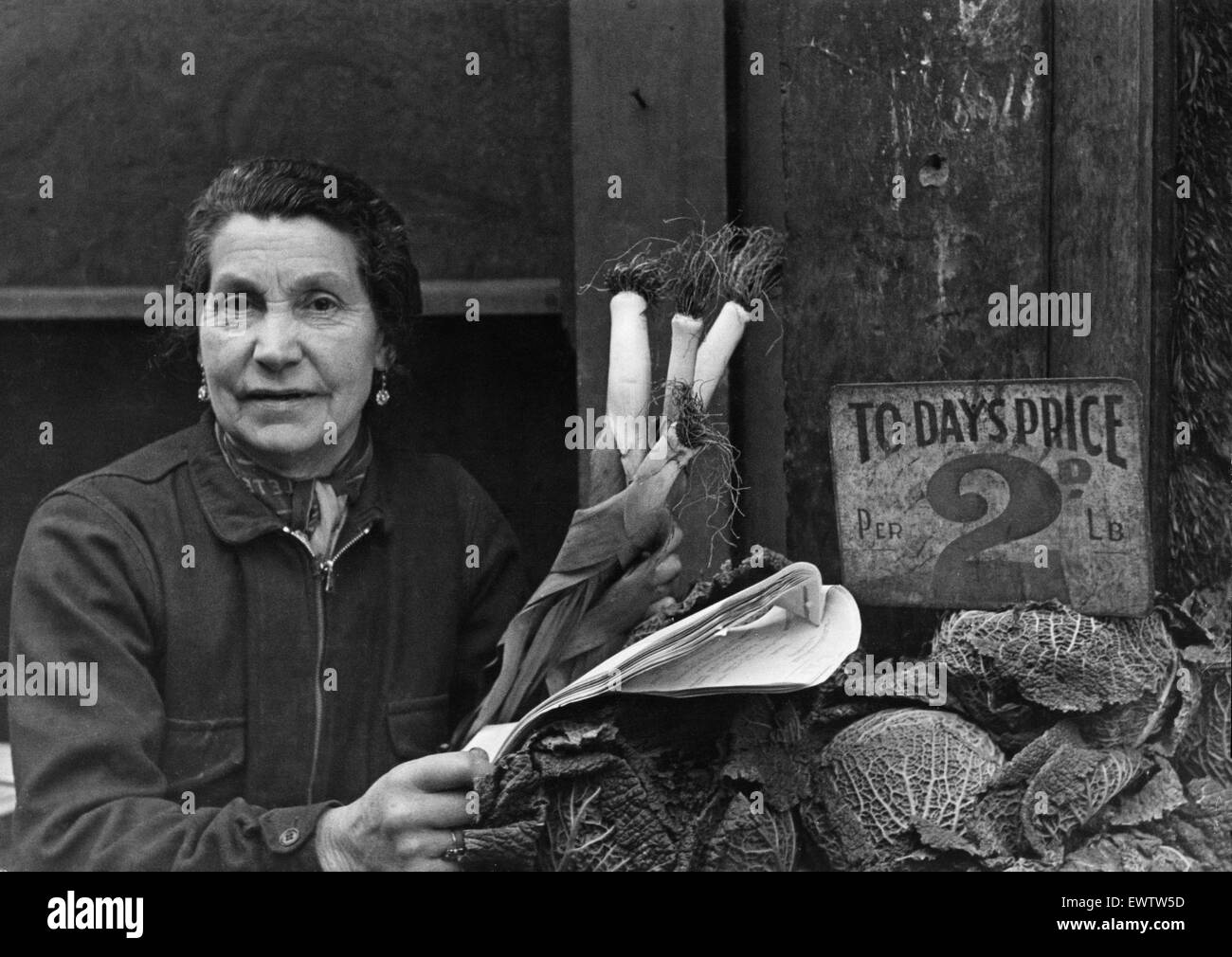 Lambeth Walk Market 6th March 1943 The women of Lambeth Walk market are to broadcast their experiences on the blitz. Our picture shows: Mrs A Sands rehearsing her script in between serving customers. Stock Photo