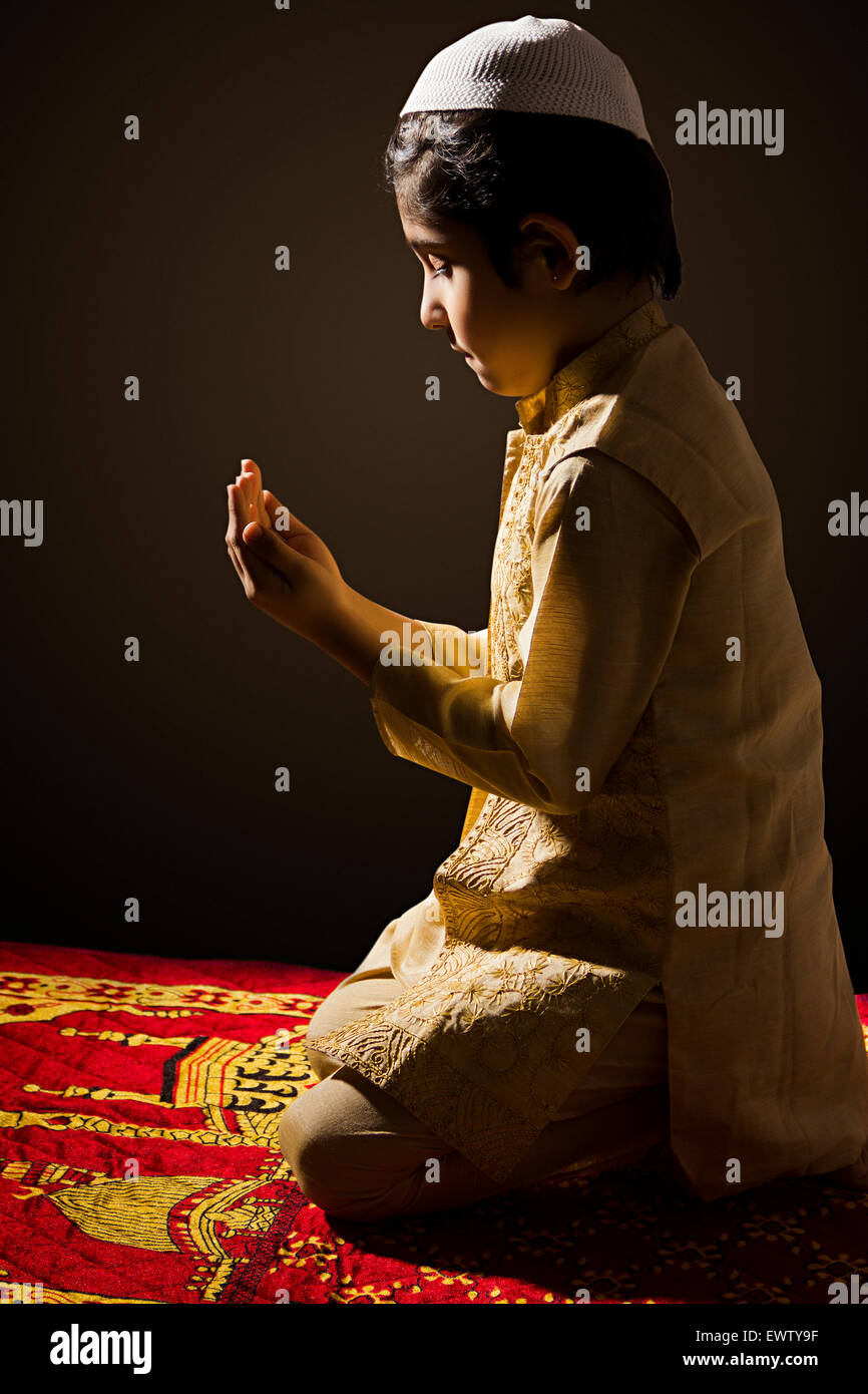 1 indian Muslim child boy Namaz Stock Photo - Alamy
