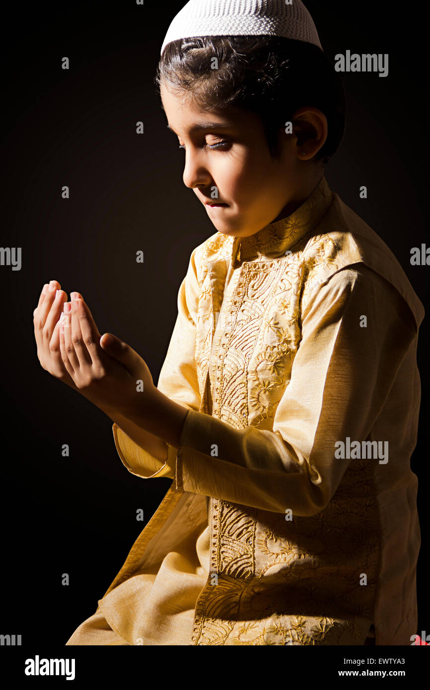 1 indian Muslim child boy Namaz Stock Photo - Alamy 1 indian Muslim child boy Namaz Stock Photo - Alamy