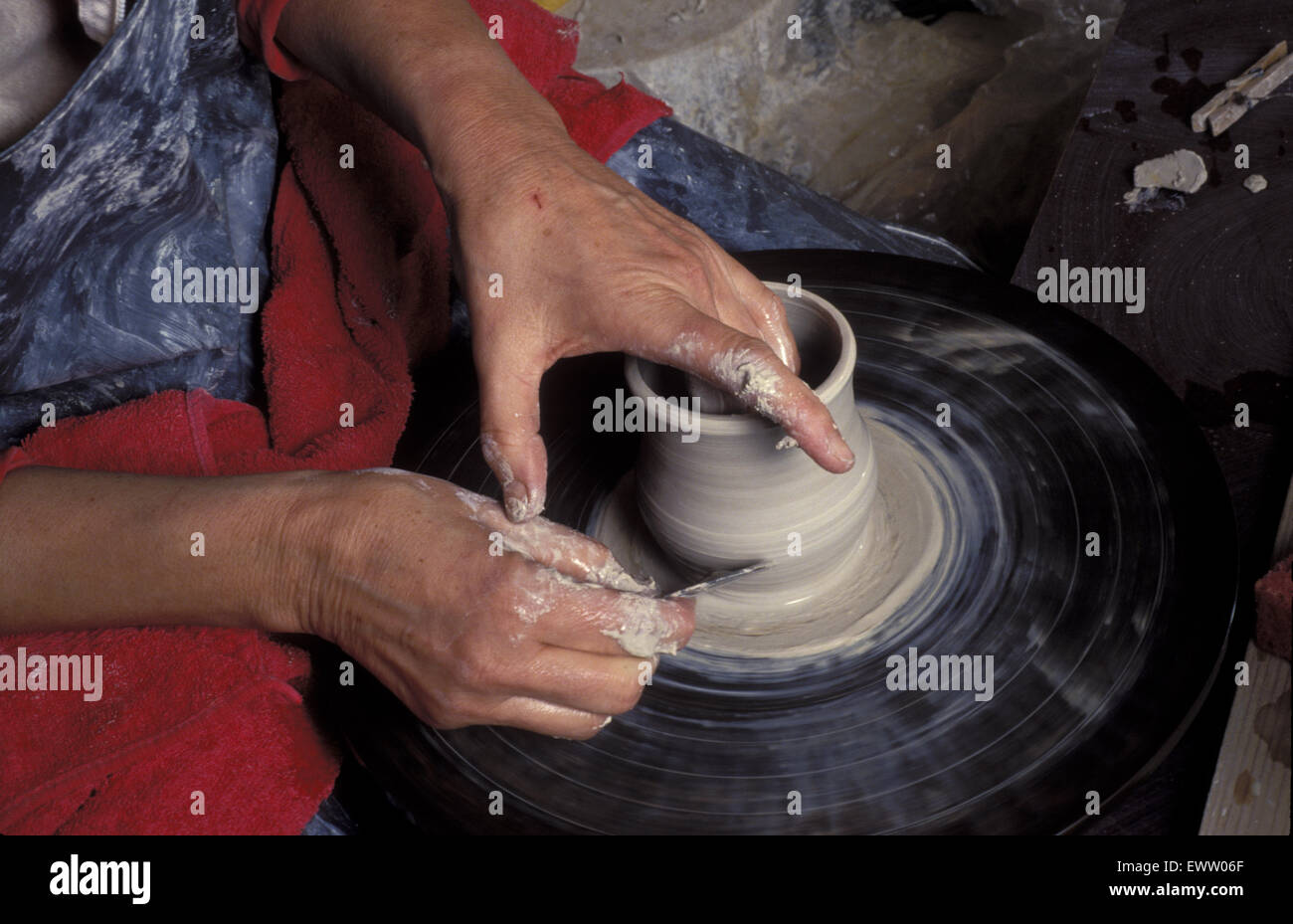 DEU, Germany, potter at the wheel.  DEU, Deutschland, Toepferin an der Drehscheibe. Stock Photo