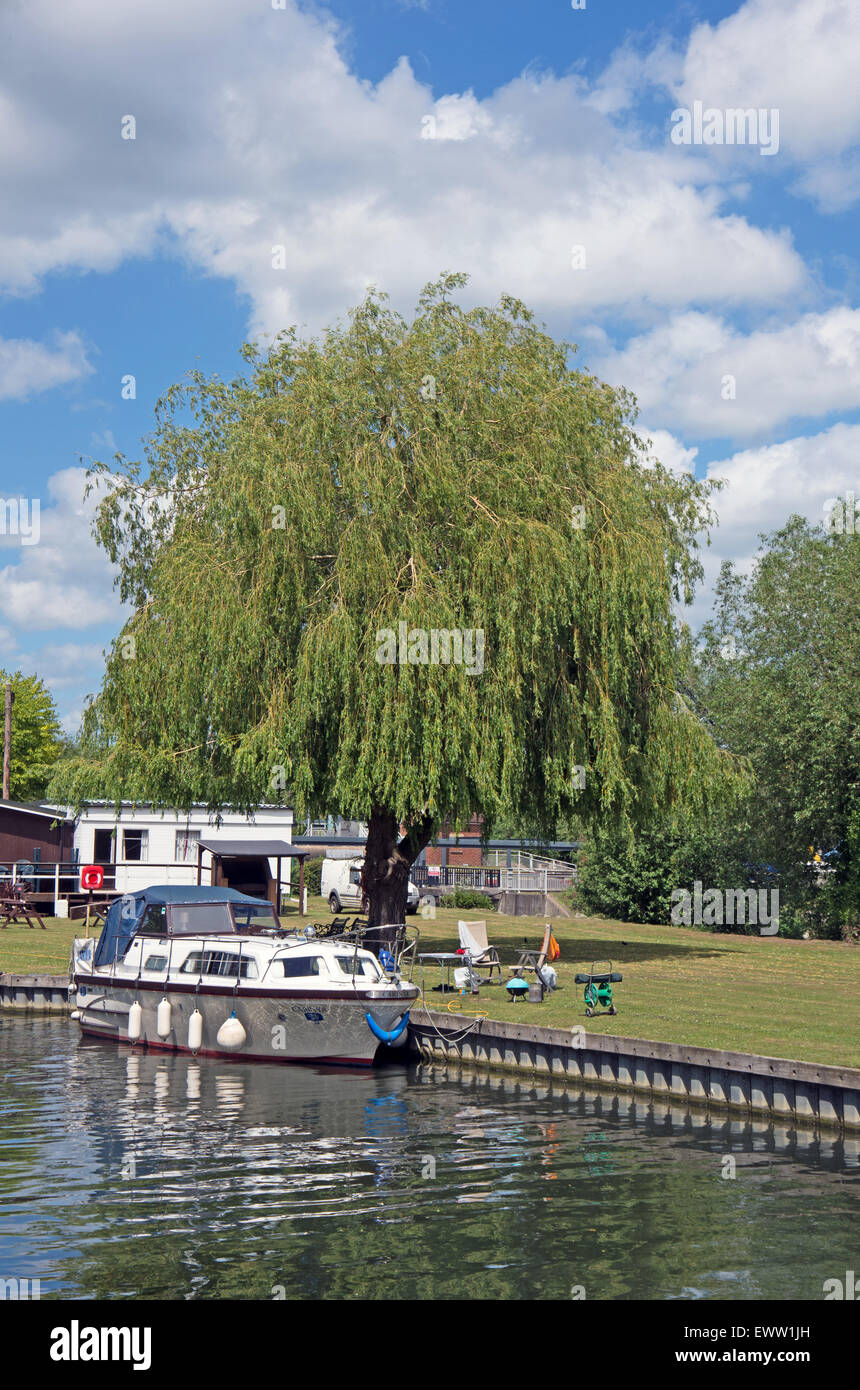 Stanstead Abbotts Hertfordshire River Lee River Lea Lee Valley Motor