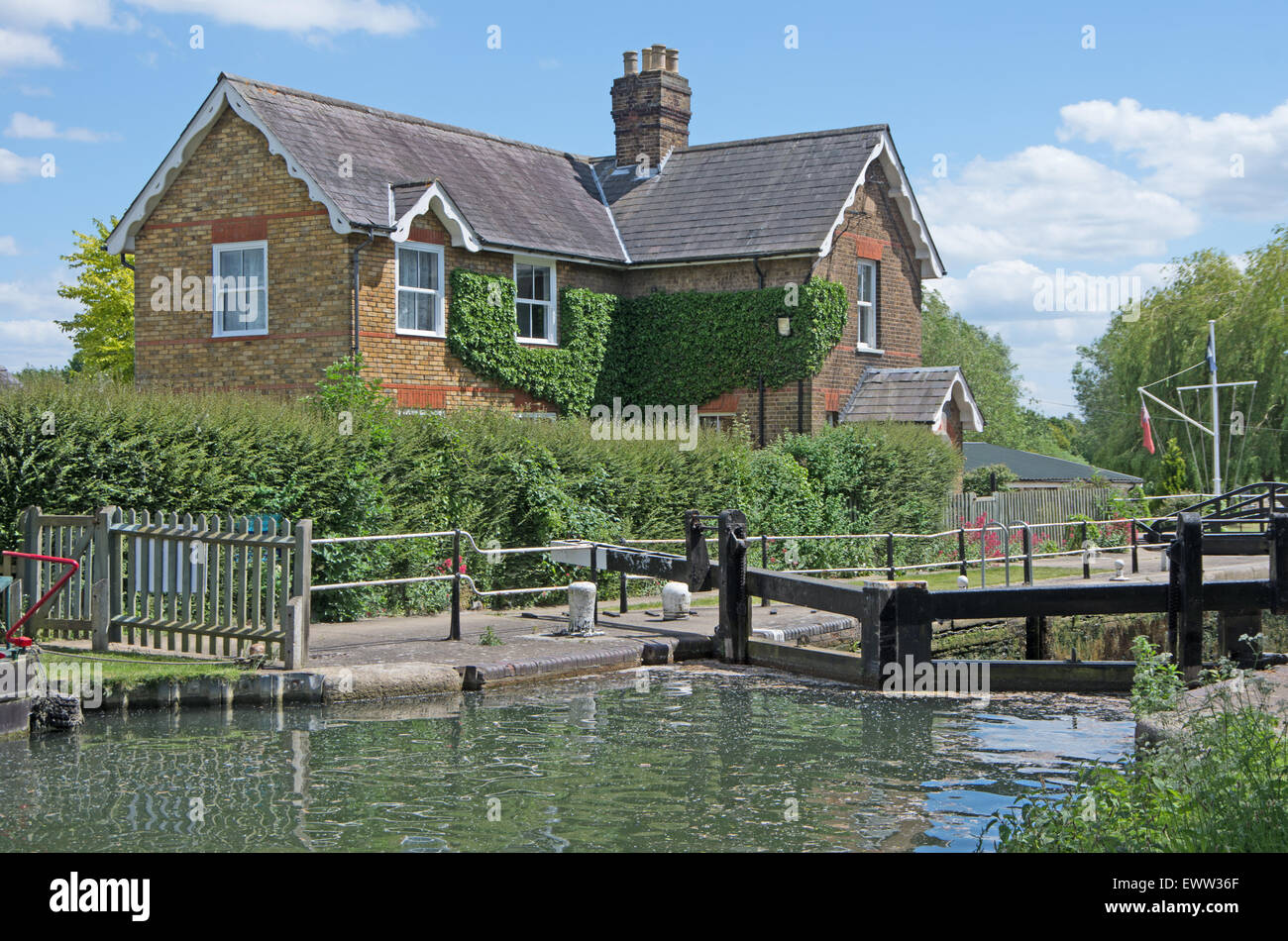 Stanstead Abbotts Hertfordshire Lock Keepers House River Lock 4 Lee