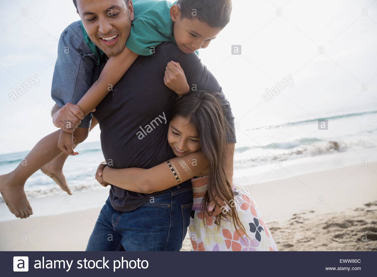 Family on the beach hi-res stock photography and images - Alamy