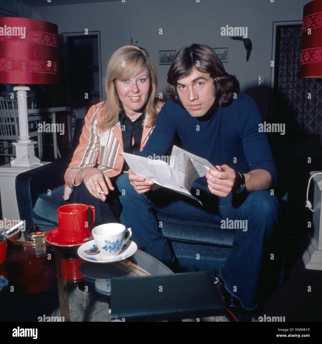 Der deutsche Schauspieler und Schlagersänger Hans Hass jr., Deutschland  1970er Jahre. German Schlager singer and actor Hans Hass jr., Germany  1970s. 6x6Dia39a Stock Photo - Alamy