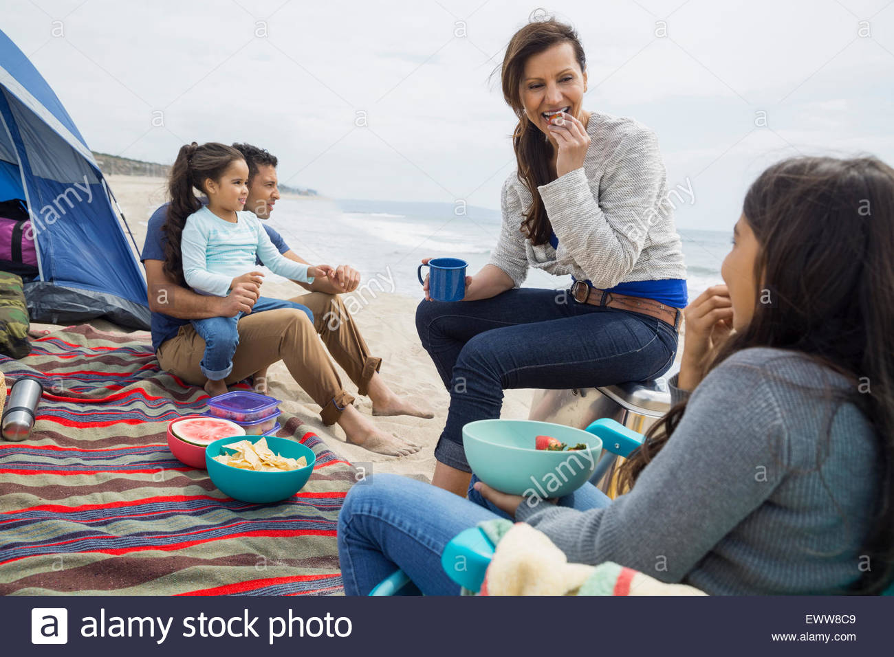 Hispanic family picnic hi-res stock photography and images - Alamy