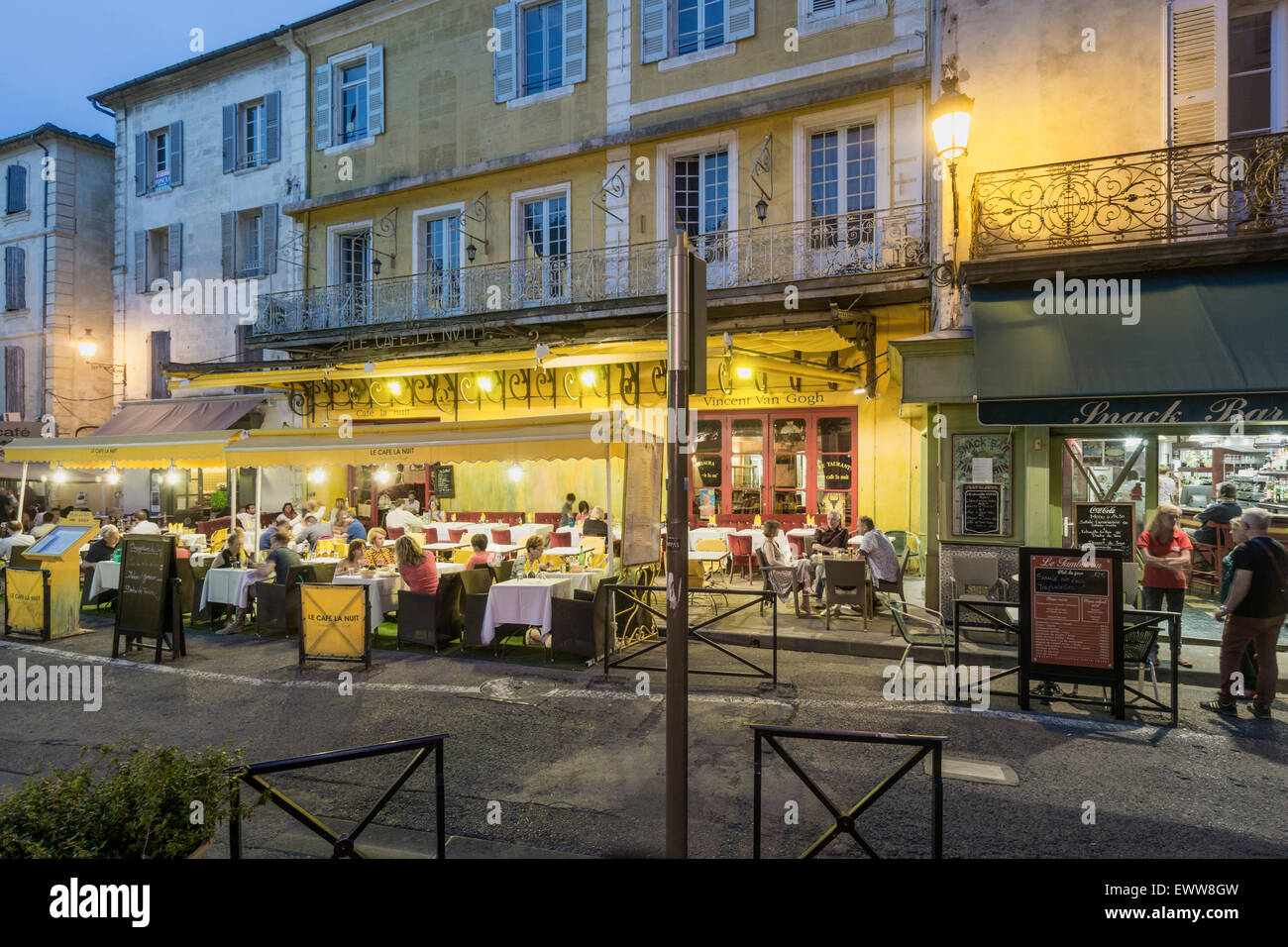 Arles, Place du Forum, Cafe, Restaurant, Bouche du Rhone, France Stock  Photo - Alamy