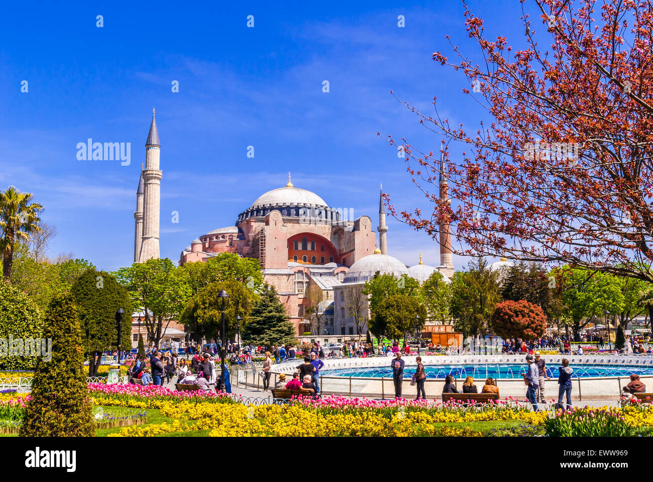 hagia-sophia-mosque-in-sultanahmet-square-istanbul-turkey-aya-sofia