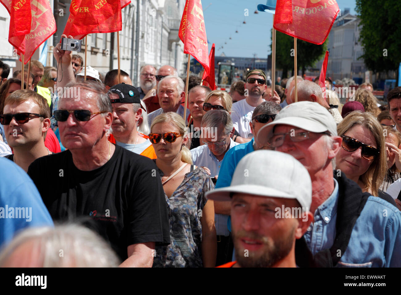 Copenhagen, Denmark. July 1, 2015. The Danish labour market model and the Danish Federation of Trade Unions (LO) won this afternoon in the Danish Labour Court in Copenhagen. Ryanair’s recently established base in Copenhagen is ruled subject to Danish labour laws and industrial actions can be taken by the unions. Crowd outside the Labour Court building on the first hot summer day awaiting the ruling and speeches. Credit:  Niels Quist/Alamy Live News Stock Photo