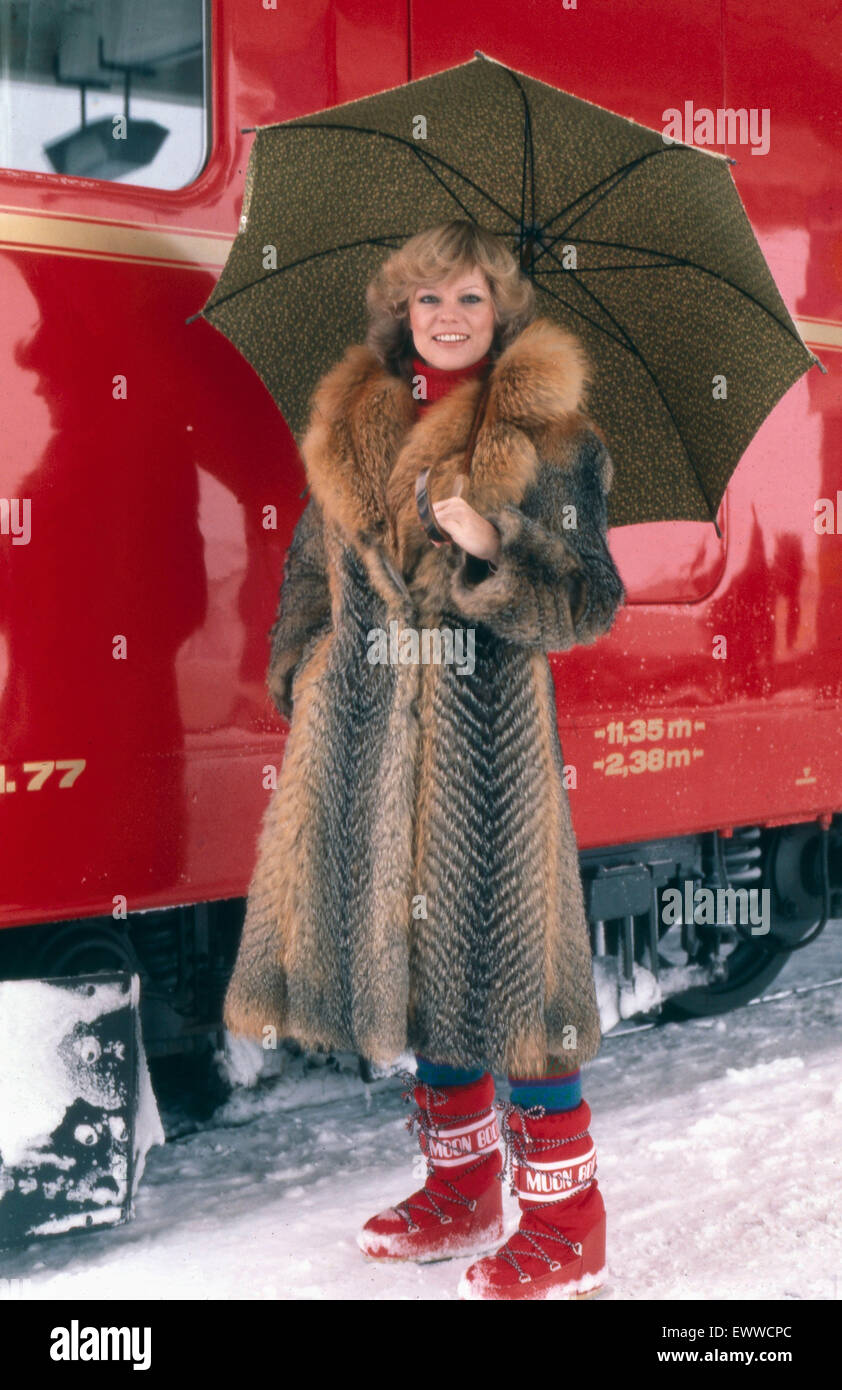 Deutsche Schauspielerin Christiane Rücker im Winterurlaub in Arosa ...