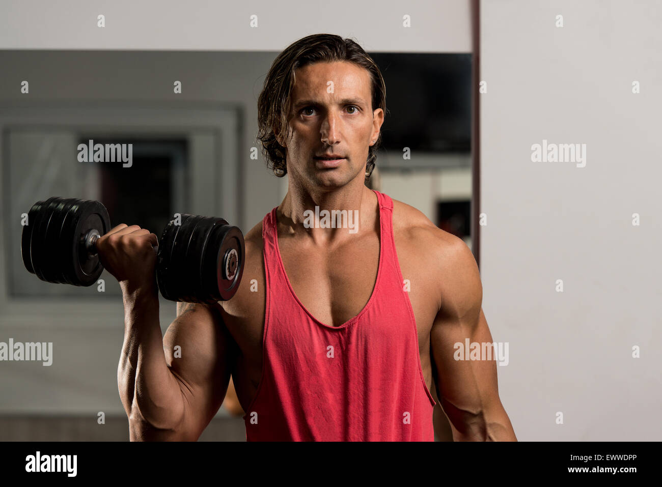 https://c8.alamy.com/comp/EWWDPP/muscular-man-exercising-in-gym-EWWDPP.jpg