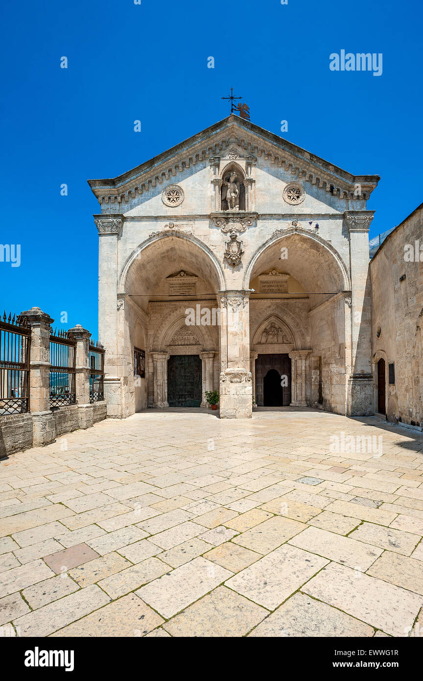 Puglia gargano monte santangelo la chiesa grotta di san michele hires