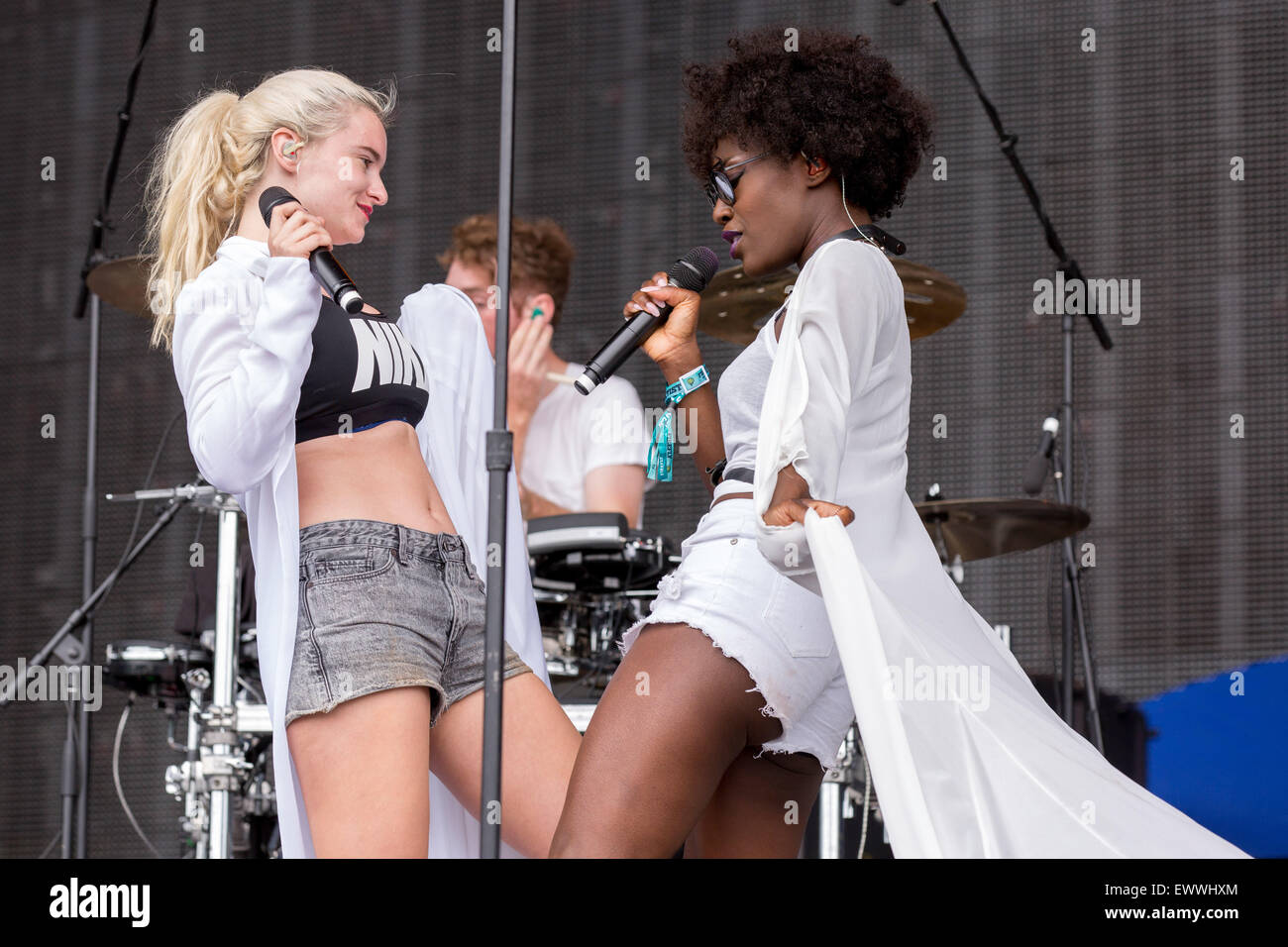 Dover, Deleware, USA. 19th June, 2015. GRACE CHATTO (L) and ELISABETH TROY (R) of Clean Bandit perform live on stage at the Firefly Music Festival in Dover, Delaware © Daniel DeSlover/ZUMA Wire/Alamy Live News Stock Photo