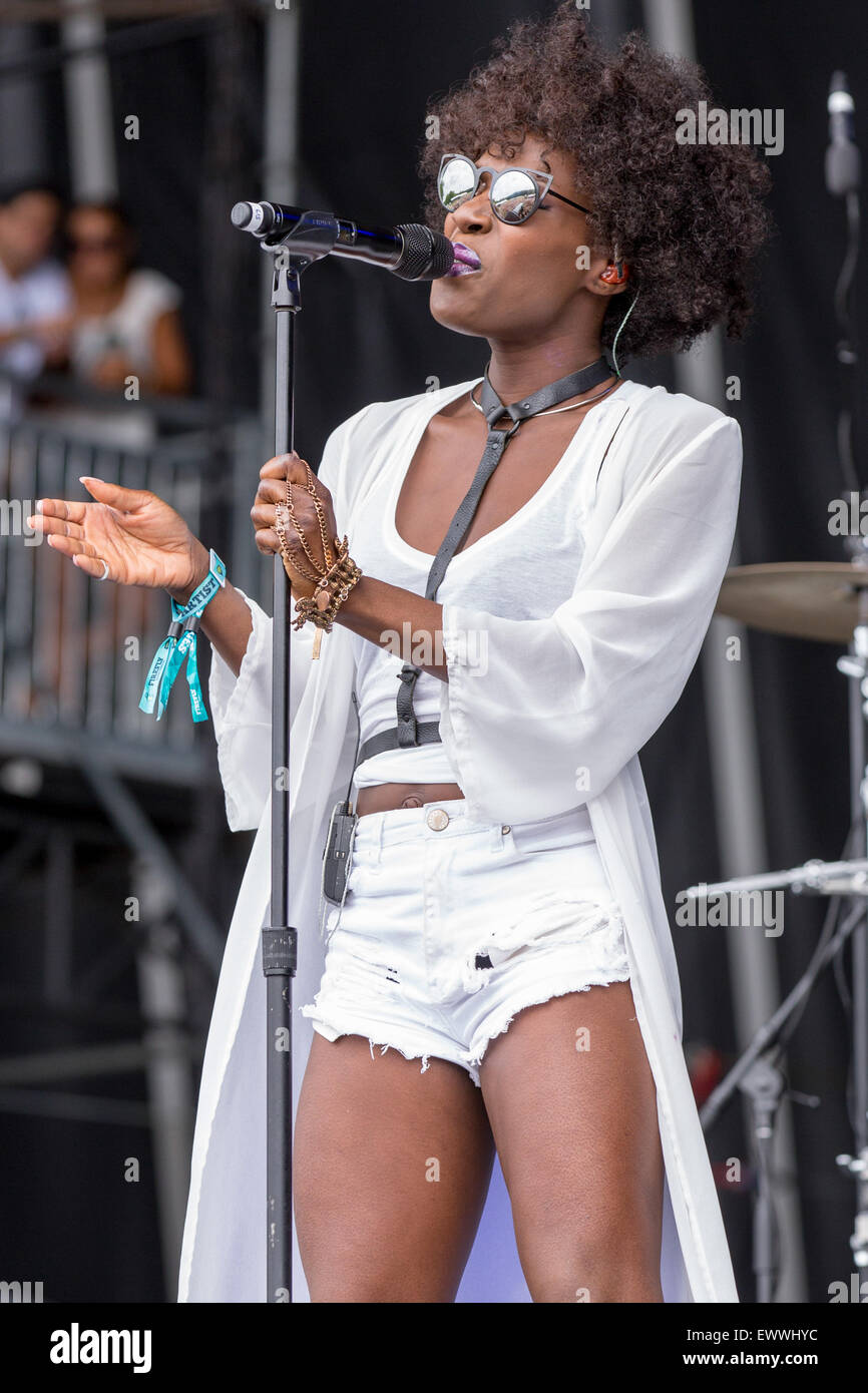 Clean bandit singer hi-res stock photography and images - Alamy