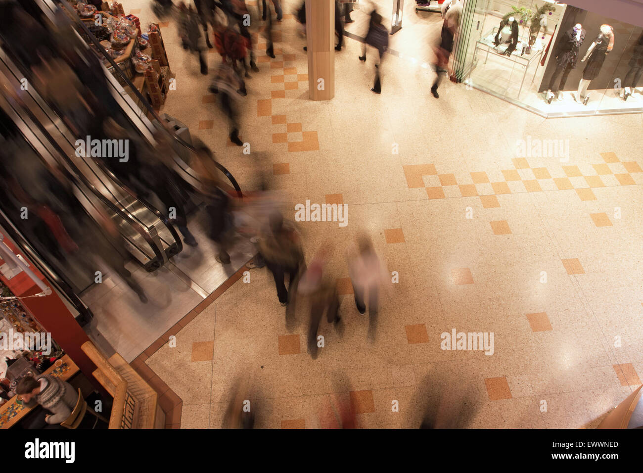 Shopping mall setting hi-res stock photography and images - Alamy