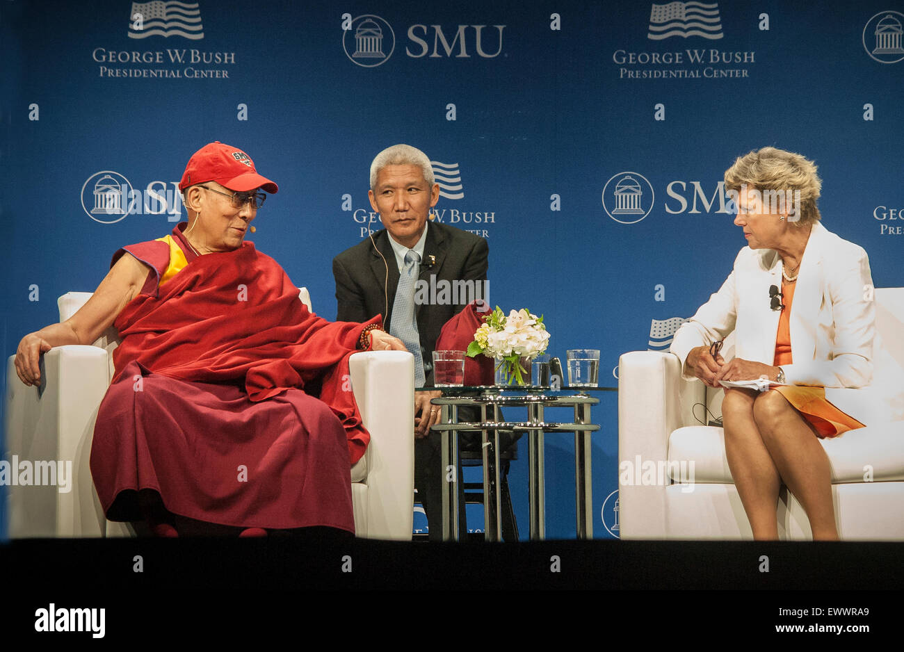 Cokie Roberts interviews the Dalai Lama Stock Photo