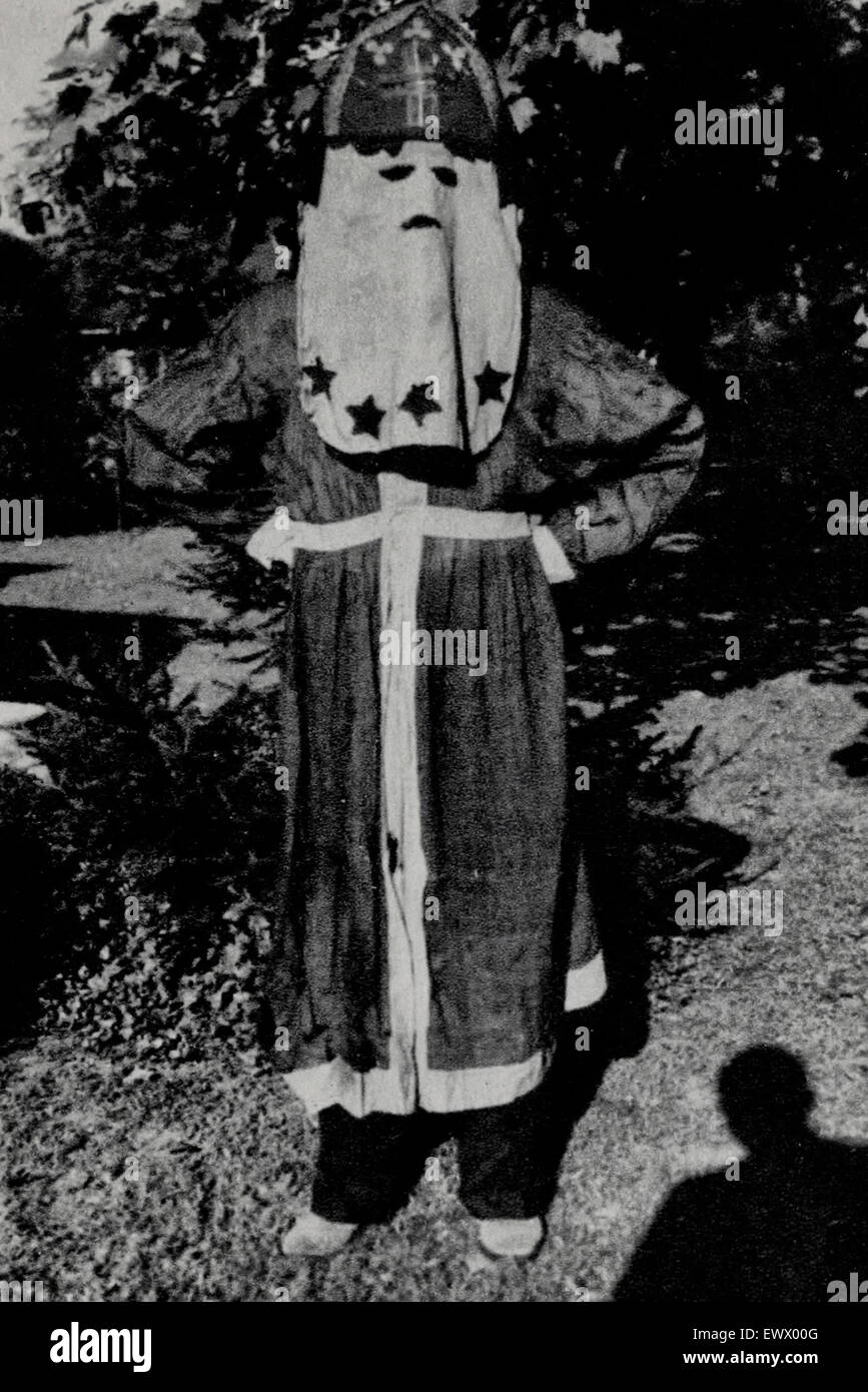 Uniform worn by an officer of the Ku Klux Klan in Marshall County, Tennessee.  It is of red calico, with white trimmings; the head dress of red flannel, with white mask ornamented by red stars, circa 1870 Stock Photo