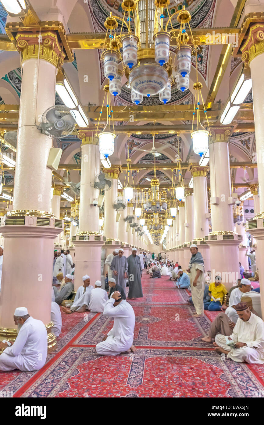 MEDINA-MAR 8 : Interior of Masjid Nabawi March 8, 2015 in Medina, Saudi ...