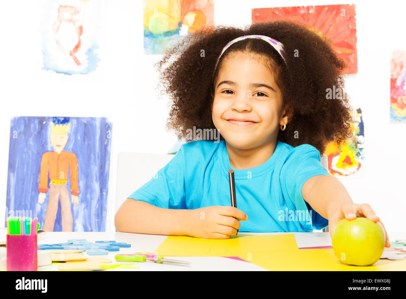 Smiling african girl hi-res stock photography and images - Alamy