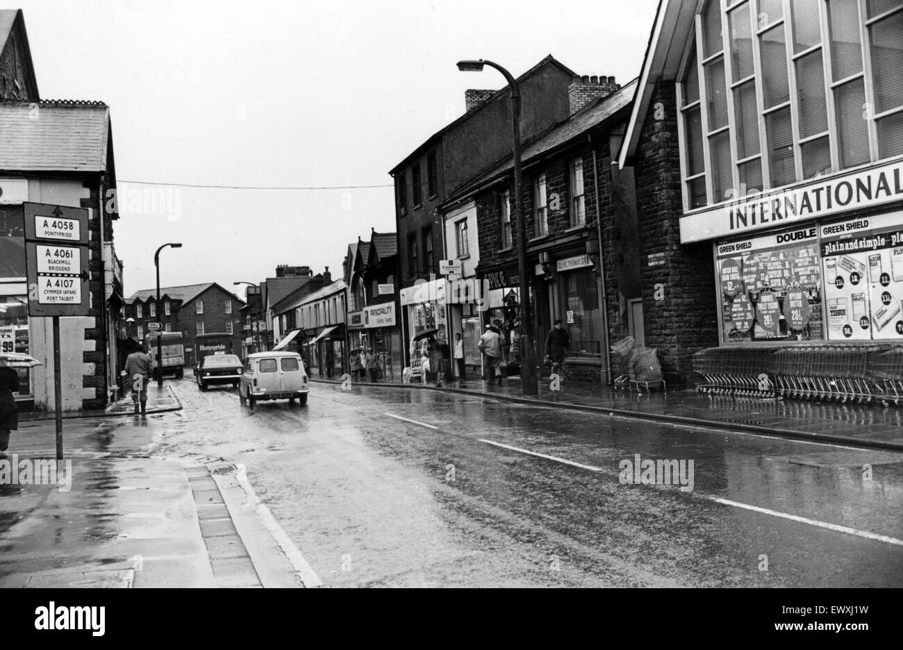 The main shopping street in Treorchy, Wales. 8th November 1979. Stock Photo