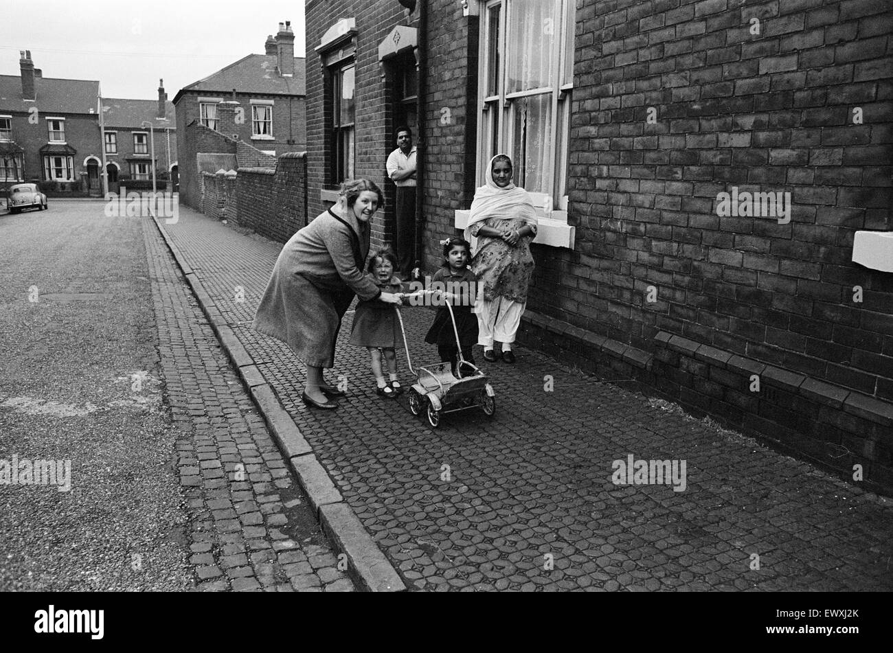 Marshall Street, Smethwick, a town in the Sandwell Metropolitan Borough, in the West Midlands of England. 7th December 1964. Stock Photo