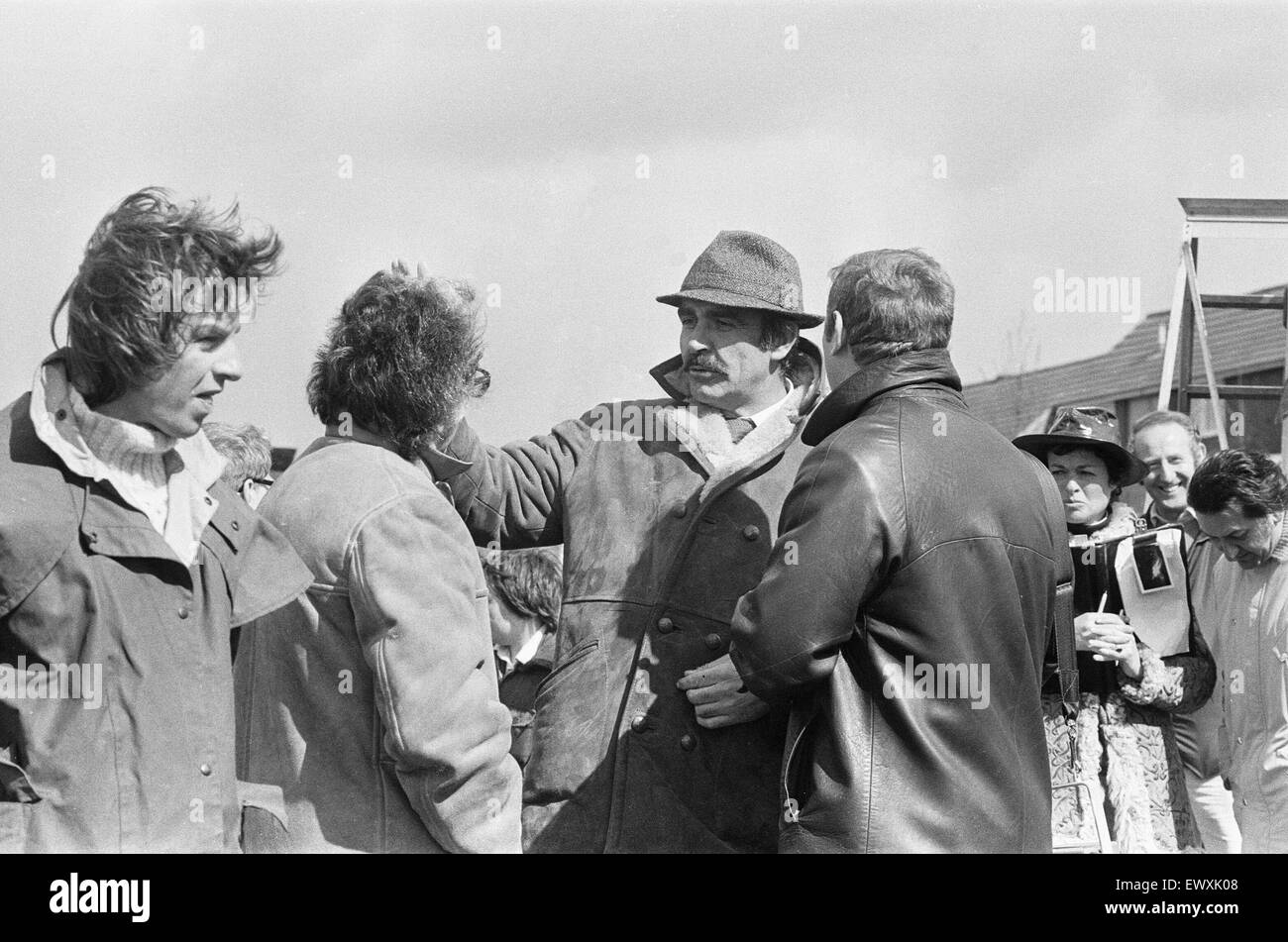 Sean Connery as Detective Sergeant Johnson between takes whilst filming the movie 'Offence' in Bracknell, seen here talking to the crew. 6th April 1972 Stock Photo