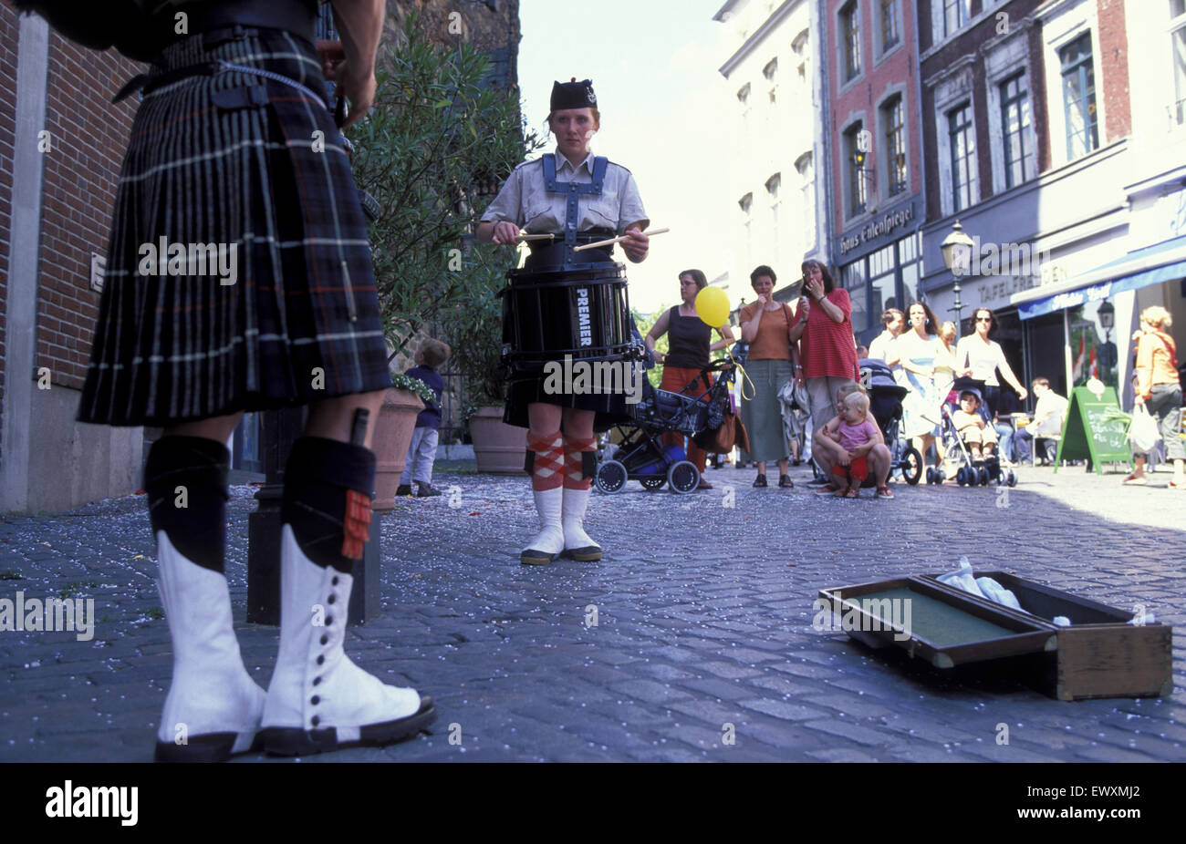 DEU, Germany, Aachen, street musician at the city.  DEU, Deutschland, Aachen, Strassenmusiker in der Innenstadt. Stock Photo