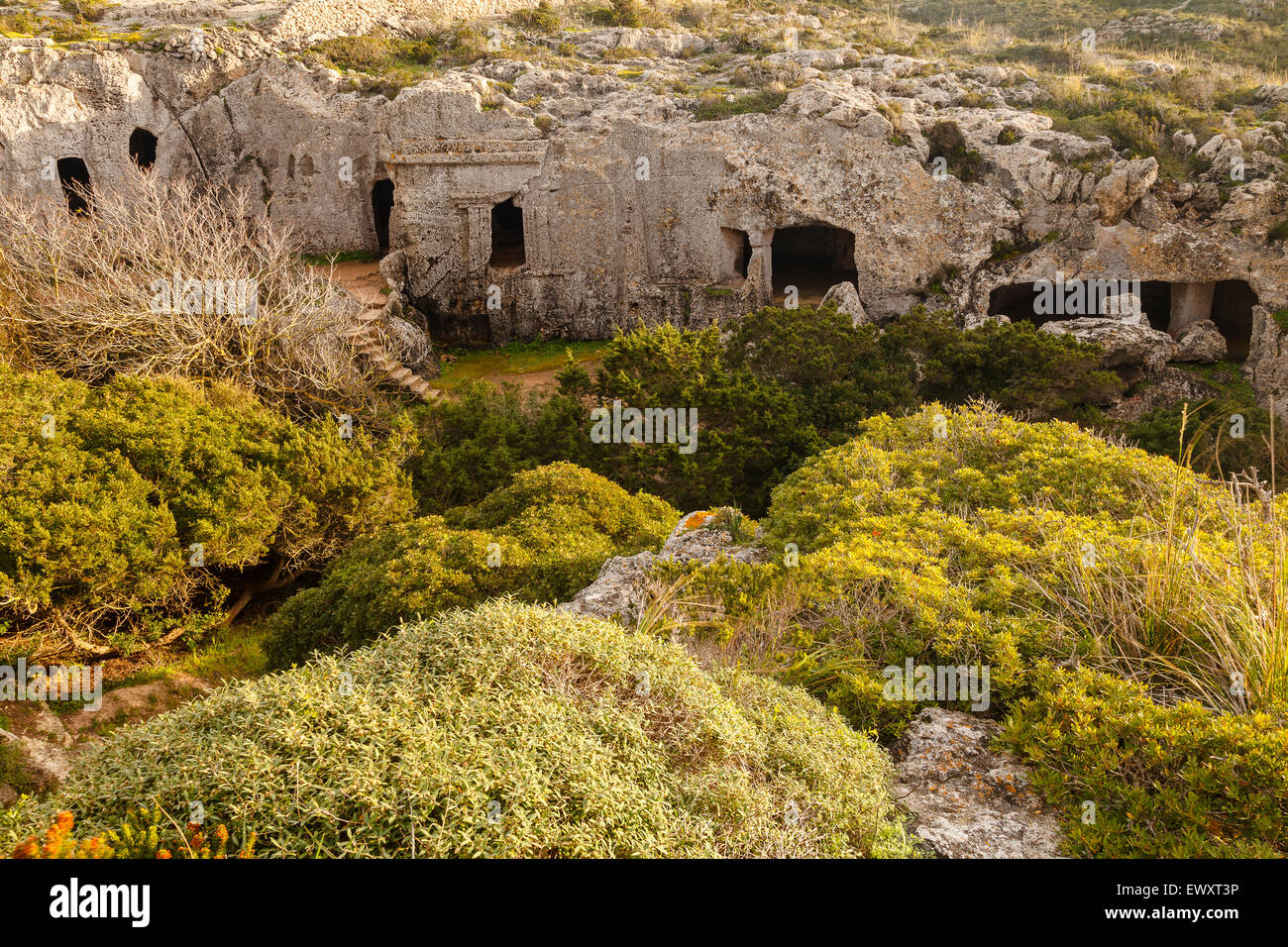 Coastal settlement. Pre Talayotic. Coves and pillars. Cala Morrell