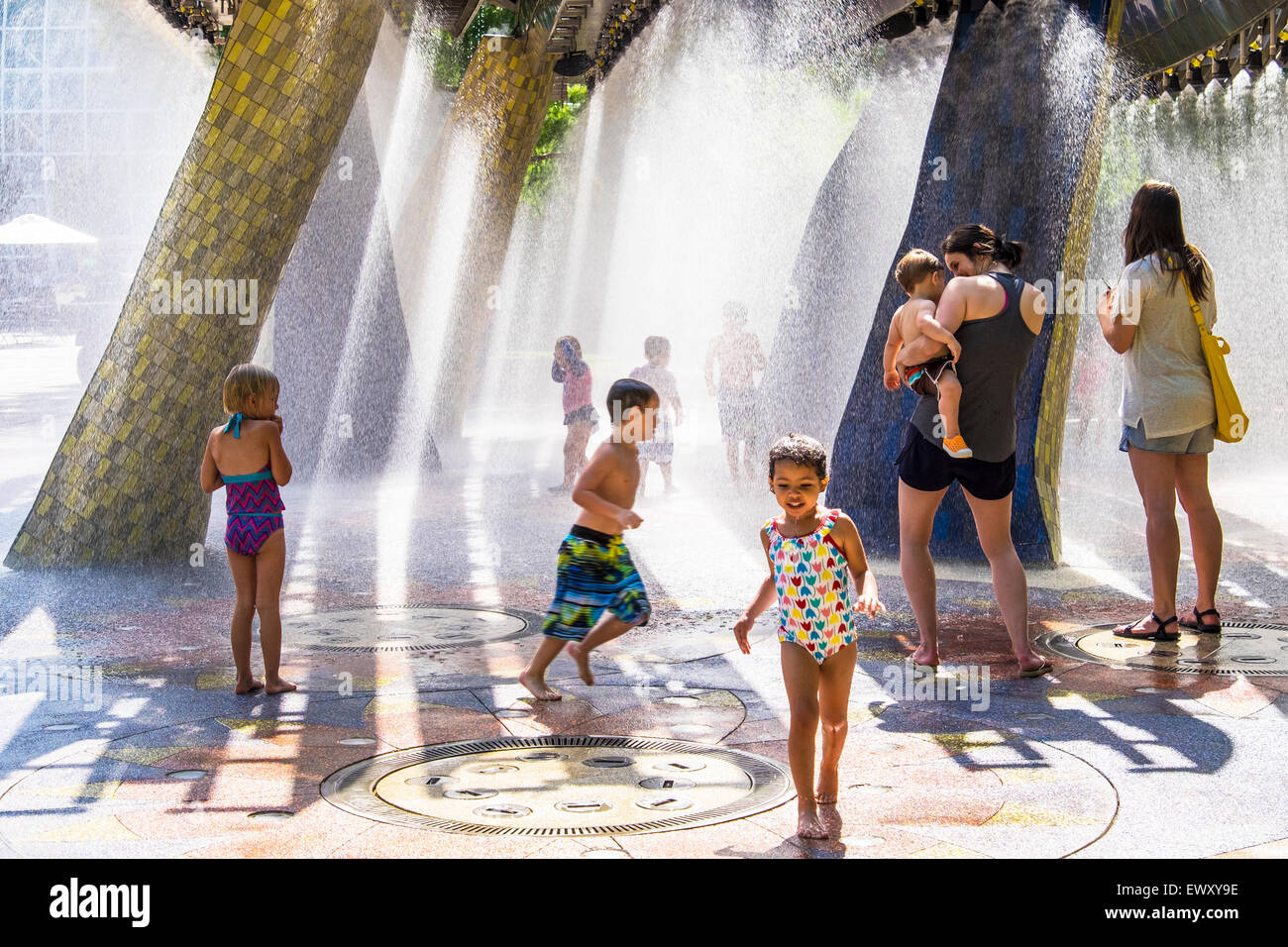 Children play at Thunder park, a splash park in downtown Oklahoma City, Oklahoma at the Myriad Botanical Gardens.  USA. Stock Photo