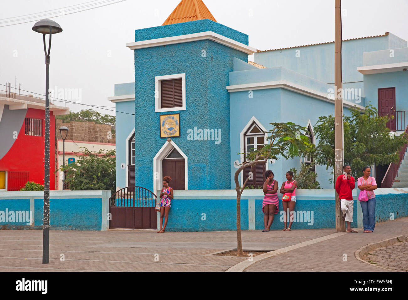 Creole man and women in front of the blue Esparagos church / Igreja do Nazareno in the capital city Esparagos, Sal, Cape Verde Stock Photo