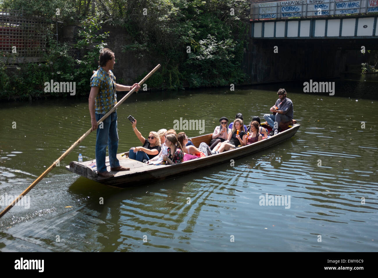 Regents park canal hi-res stock photography and images - Alamy