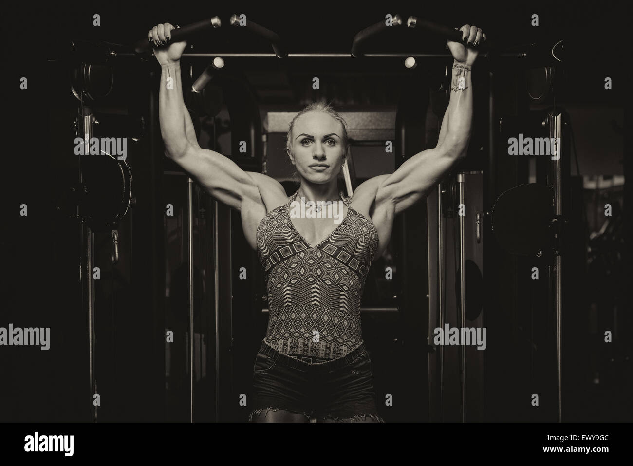 Female Bodybuilder Doing Heavy Weight Exercise For Biceps Stock Photo -  Alamy