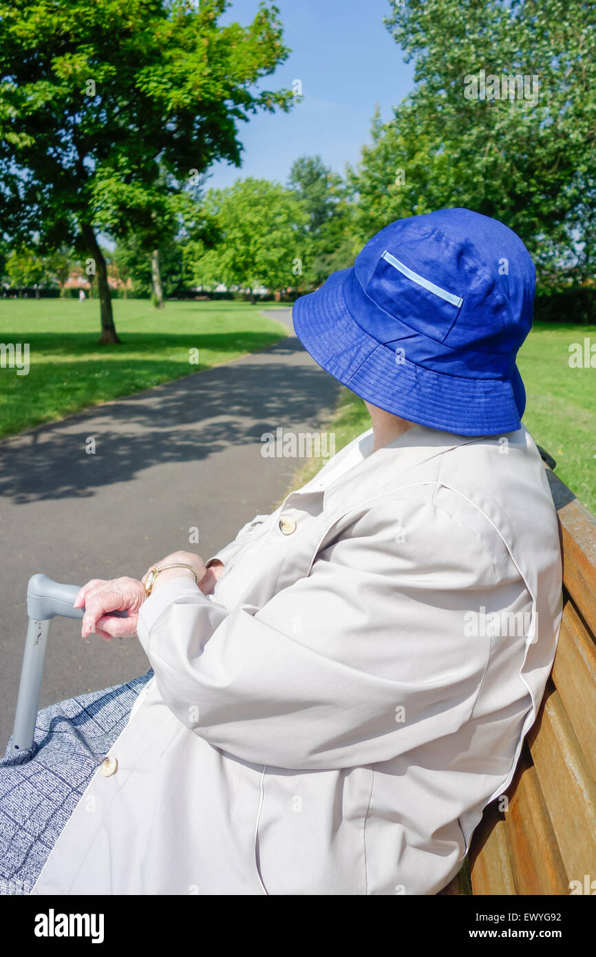 Lady in her nineties sitting on park bench on a very hot summer`s day.  England, UK Stock Photo - Alamy