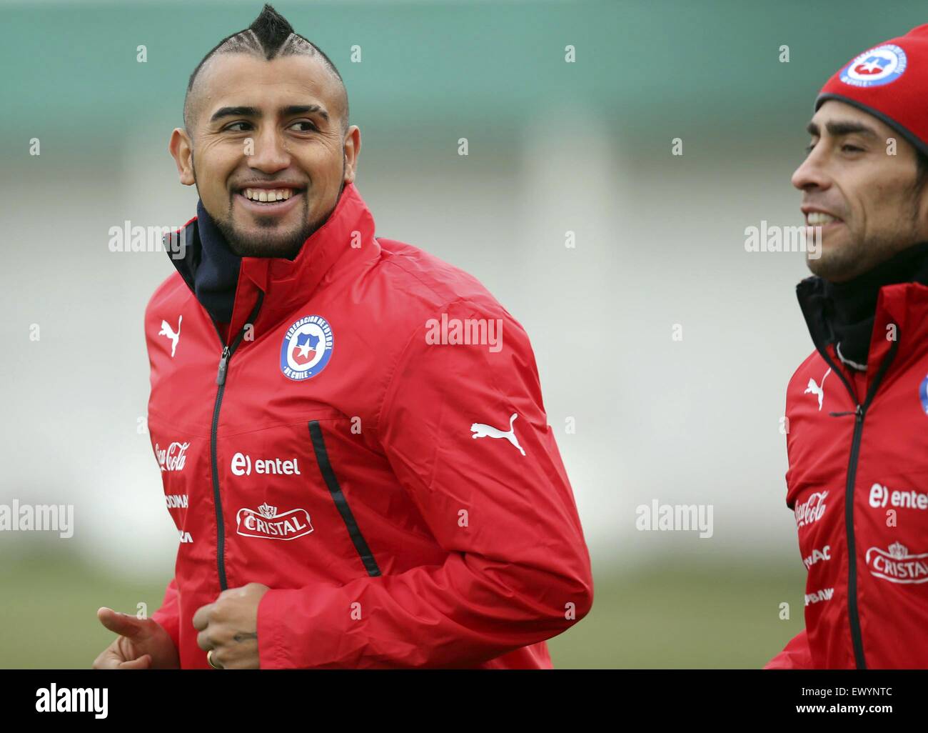 Santiago, Chile. 2nd July, 2015. Chile's Arturo Vidal (L) and Jorge Valdivia attend a training session in Santiago, Chile, on July 2, 2015. Chile will face Argentina in the final match of the America Cup Chile 2015 on Saturday. © Juan Roleri/TELAM/Xinhua/Alamy Live News Stock Photo