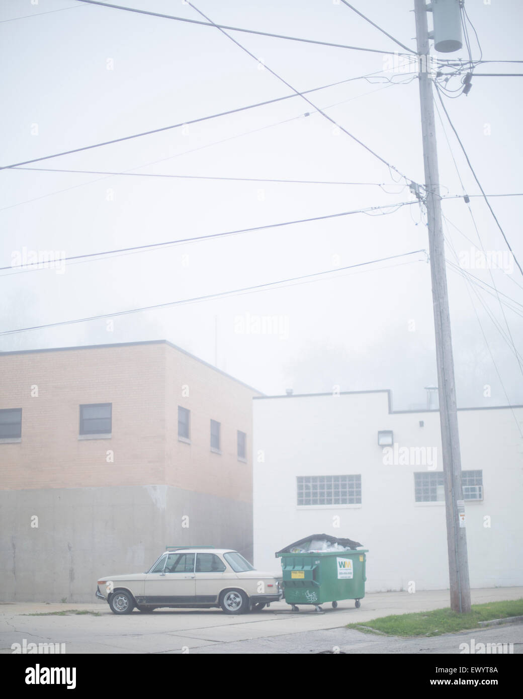 Foggy city buildings hi-res stock photography and images - Alamy