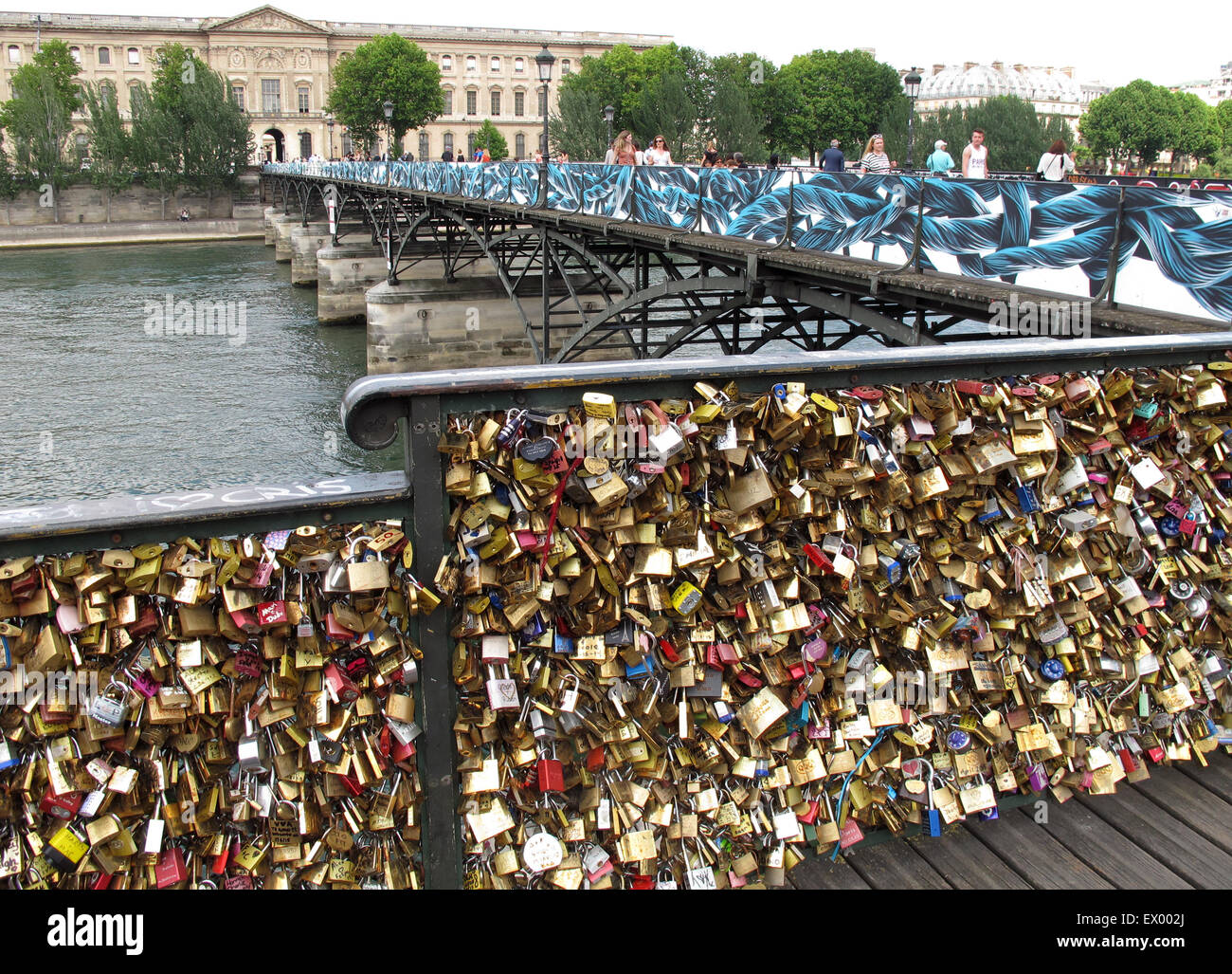 Love locks on Pont Neuf in Paris, France EU Stock Photo - Alamy