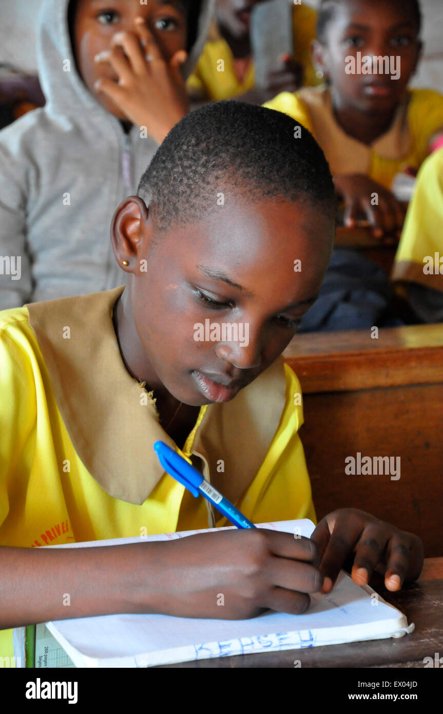 Welako Megane 9 Ans Eleve Au Cm1 A L Ecole Primaire Et Maternelle Les Pyramide Du Quartier Ekie Stock Photo Alamy