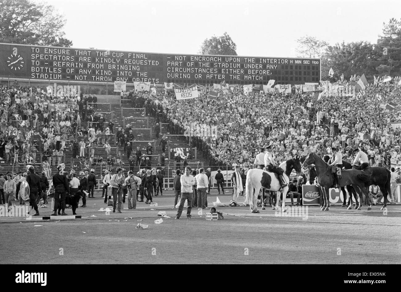 Juventus 1-0 Liverpool, 1985 European Cup Final, Heysel Stadium, Brussels, Wednesday 29th May 1985. Crowd Violence. Scoreboard. Stock Photo