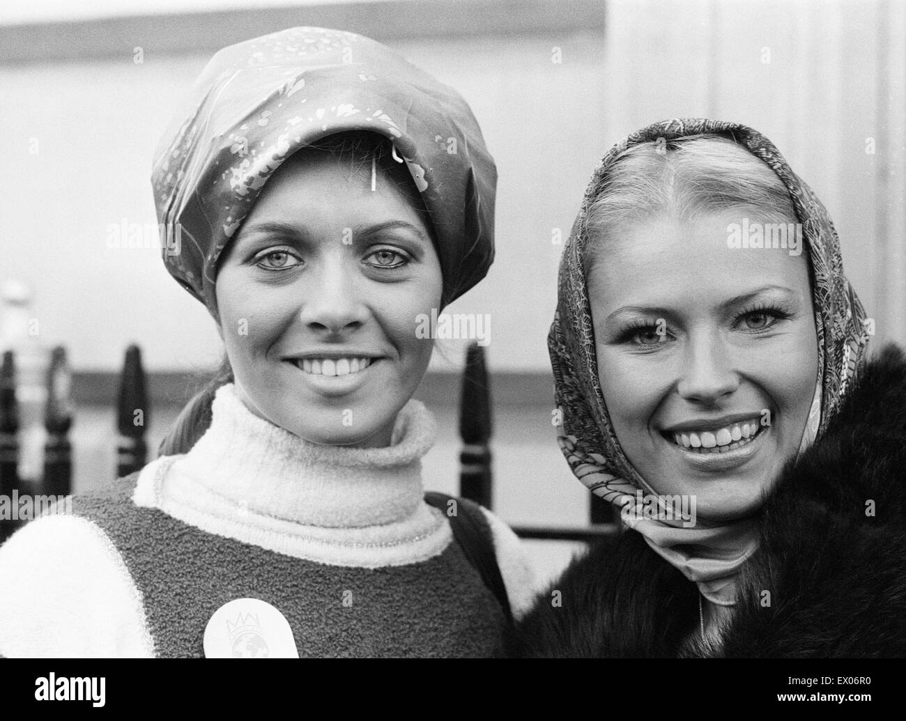 Miss Brazil, Madalena Sbaraini (left) and Miss Germany, Dagmar Winkler (right) , Miss World Contestants, London, 16th November 1977. Stock Photo