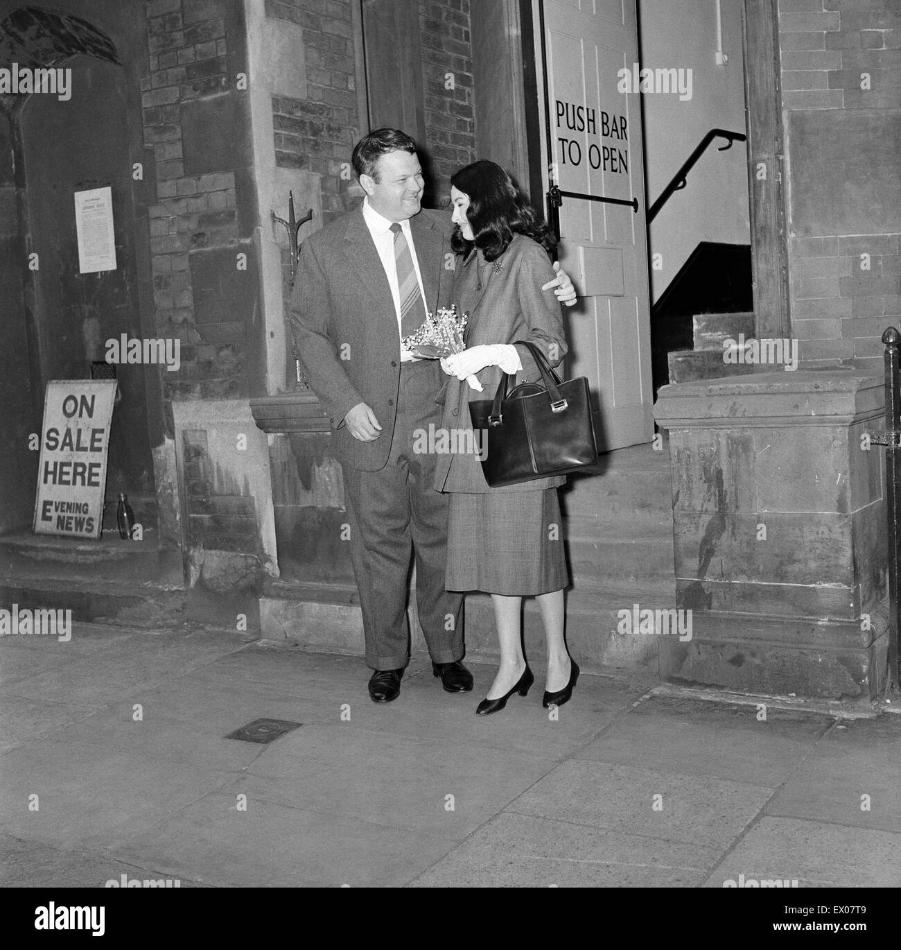 Orson Welles marries Paola Mori at Caxton Hall at 8.30am. 8th May 1955. Stock Photo