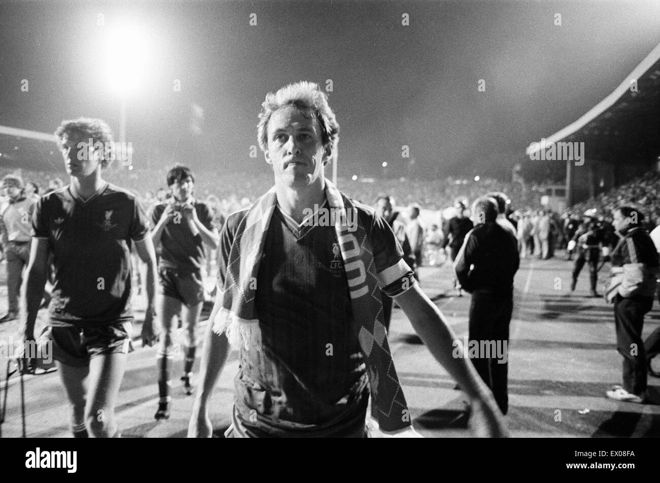 Juventus 1-0 Liverpool, 1985 European Cup Final, Heysel Stadium, Brussels, Belgium, Wednesday 29th May 1985. Match Action. Liverpool Captain Phil Neal walks off pitch after match. Stock Photo