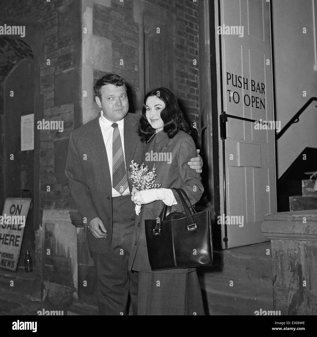 Orson Welles marries Paola Mori at Caxton Hall at 8.30am. 8th May 1955. Stock Photo