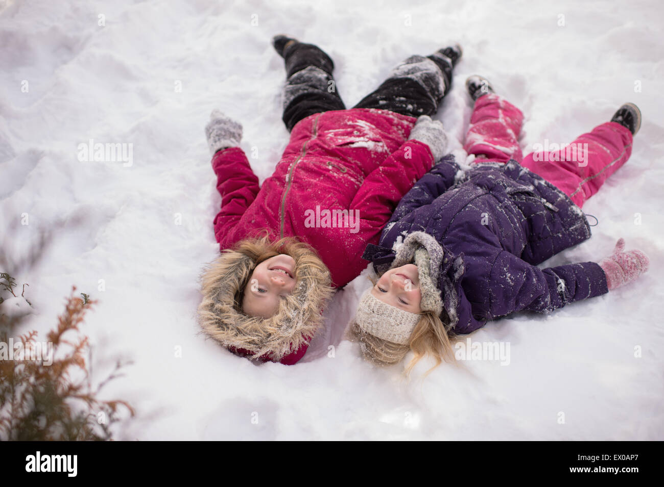 Sisters playing outside in the snow Stock Photo - Alamy