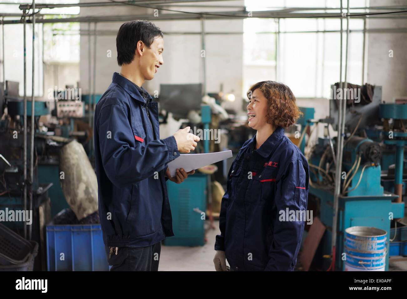 Supervisor explaining work hi-res stock photography and images - Alamy